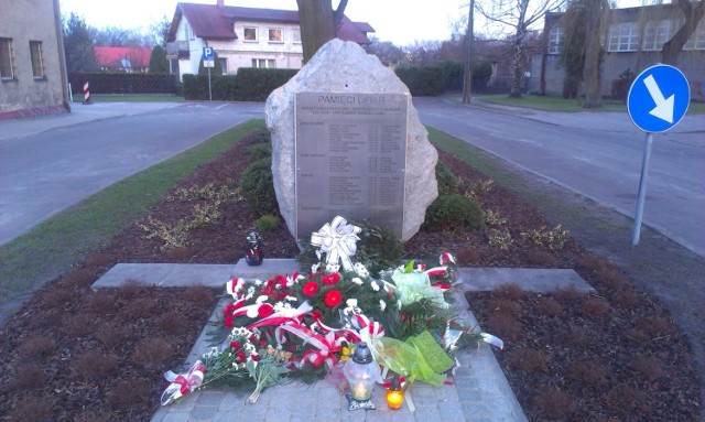 Pomnik stanął przed urzedem gminy w Świerklańcu