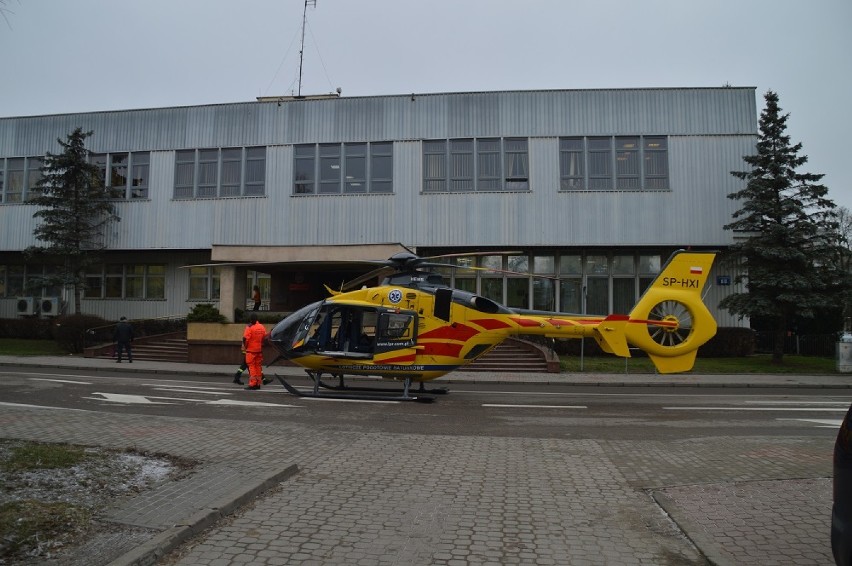 W centrum Suwałk wylądował helikopter. Okazało się, że wszystkie karetki były wówczas w terenie (zdjęcia)
