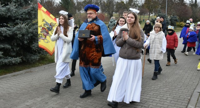 Niebieski Orszak Trzech Króli na czele z królem Kacprem wyruszył z parafii pw. Chrystusa Odkupiciela w Chełmie.