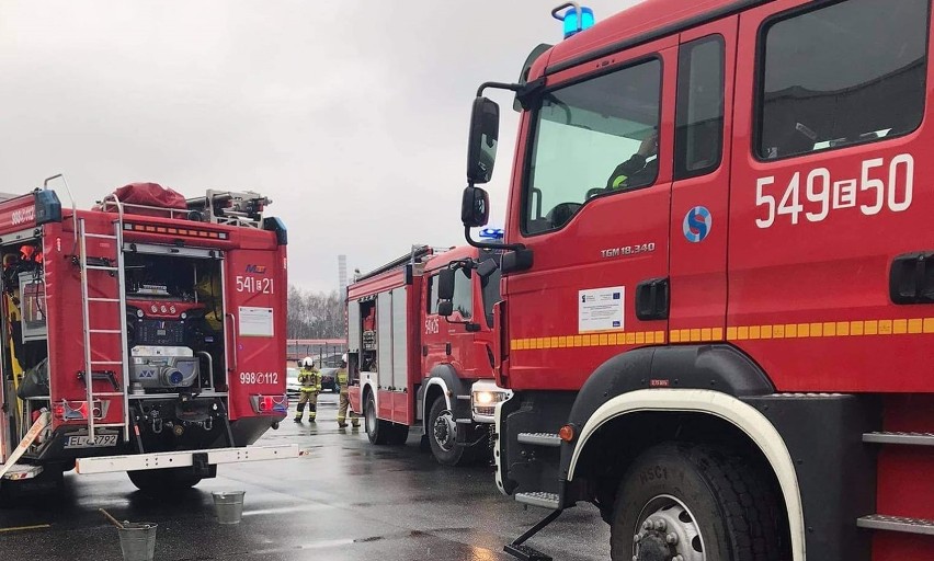 Pożar rogalików w zakładzie na ul. Wysokiej w Tomaszowie. Ewakuowano blisko 50 pracowników