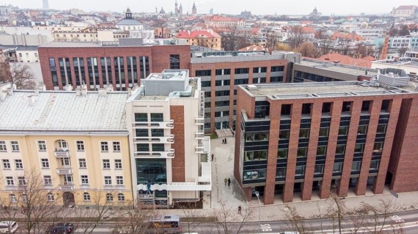 Wieża Babel w centrum Krakowa. Uniwersytet Jagielloński zakończył rozbudowę kampusu przy al. Mickiewicza ZDJĘCIA