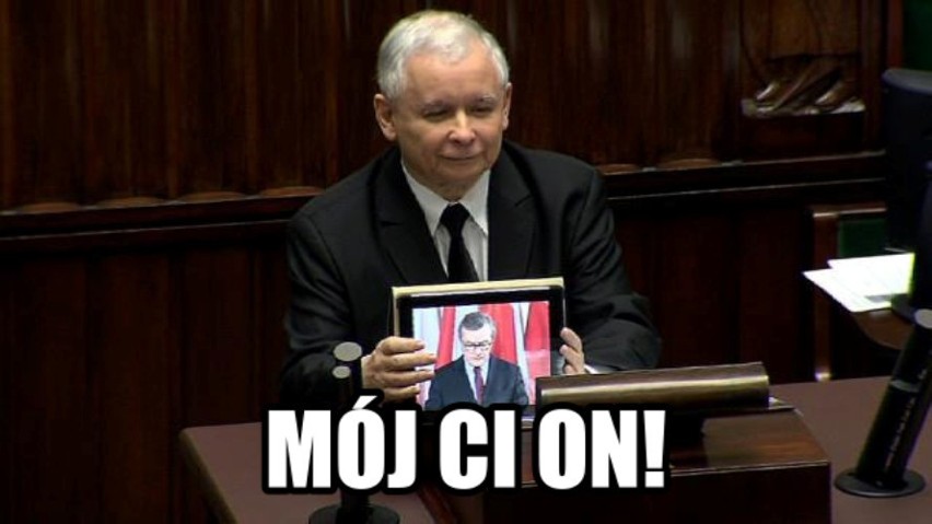 Kaczyński i tablet memy
