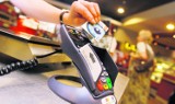 Kradzież karty bankomatowej: Złodziejka z Rudy Śląskiej płaciła metodą zbliżeniową