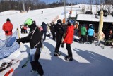 W Wiśle ruszyły ośrodki narciarskie. Prowadzą szkolenia dla narciarzy i snowboardzistów. Szczyrk nadal stoi