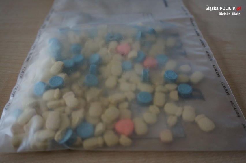 Policjanci z Bielska-Białej przejęli blisko 10 kilogramów marihuany i prawie 200 tabletek ecstasy