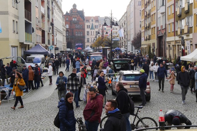 Jarmark Staroci w Legnicy. Tłumy na legnickim rynku!