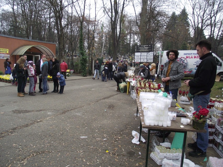 Jelenia Góra - cmentarz, dzień wszystkich świętych, święto...