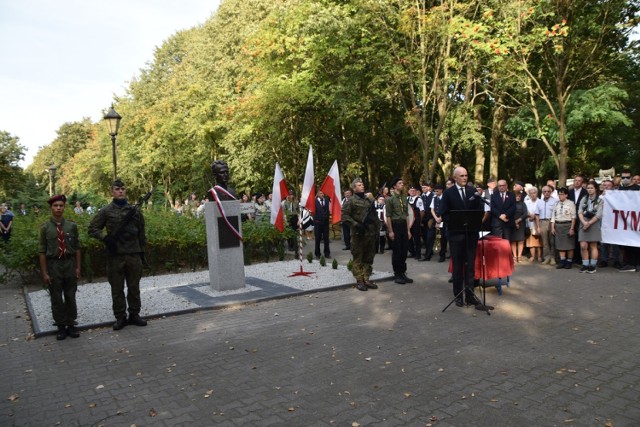 Park Odlewników w Śremie. Pomnik Witolda Pileckiego odsłonięty