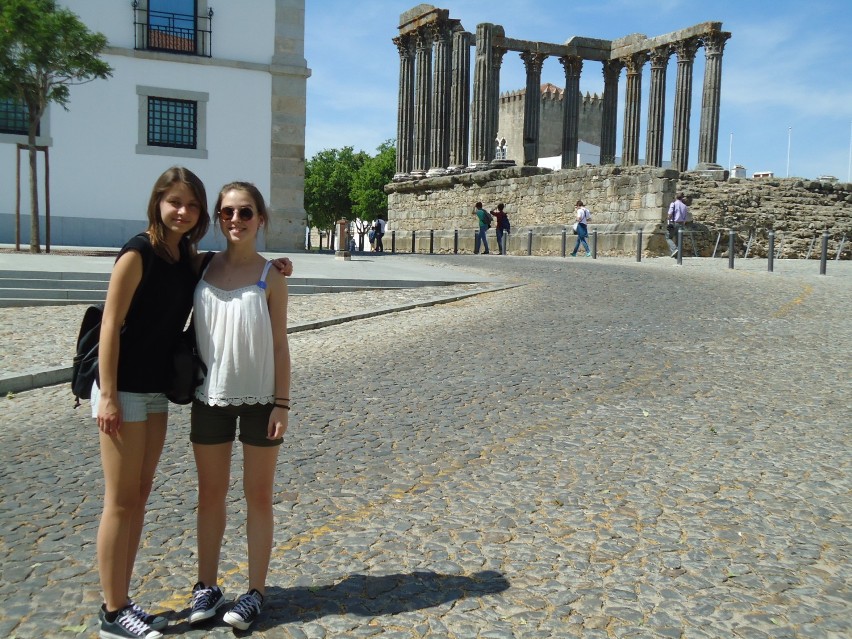 Uczennice Gimnazjum nr 2  w ramach projektu Erasmus odwiedziły miejscowość Evora w Portugalii
