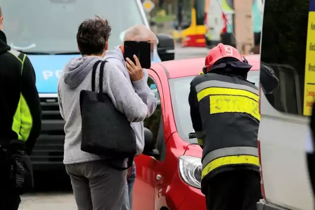 Bus z ludźmi relacji Wrocław - Kłodzko uderzył w dwa samochody osobowe