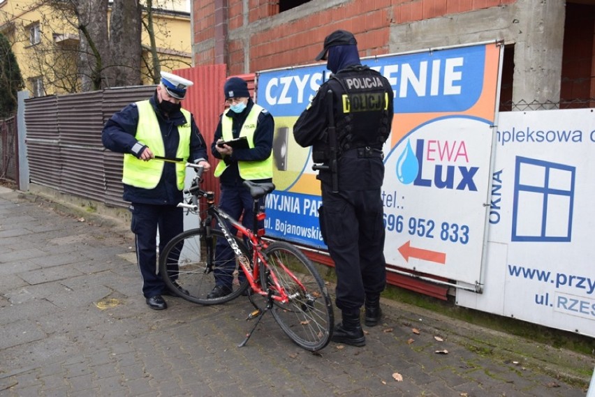 Potrącenie rowerzysty przy ulicy Rzeszowskiej w Dębicy. Sprawca uciekł z miejsca wypadku