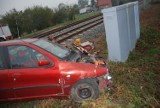 30-latek ze Strzebinia wjechał wprost pod nadjeżdżający pociąg. Mężczyzna żyje [FOTO]