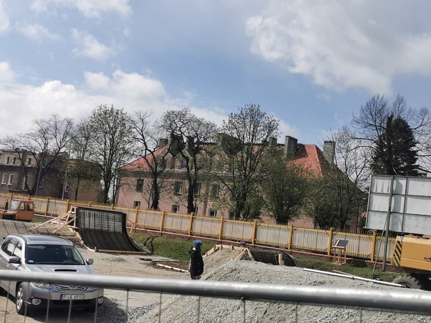 Pleszew. Na pleszewskim stadionie trwa budowa skateparku. Otwarcie już w maju!