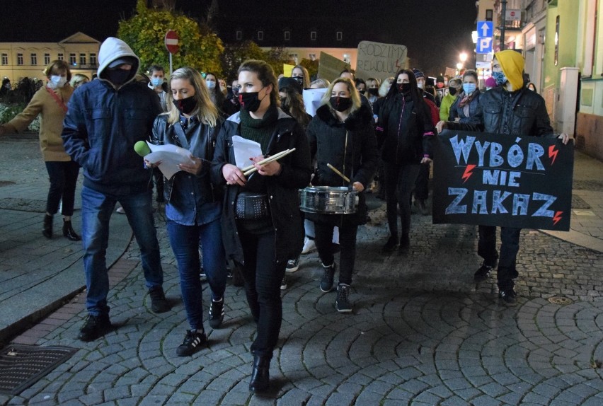 Spacer po prawa kobiet przeszedł ulicami Oświęcimia 5...