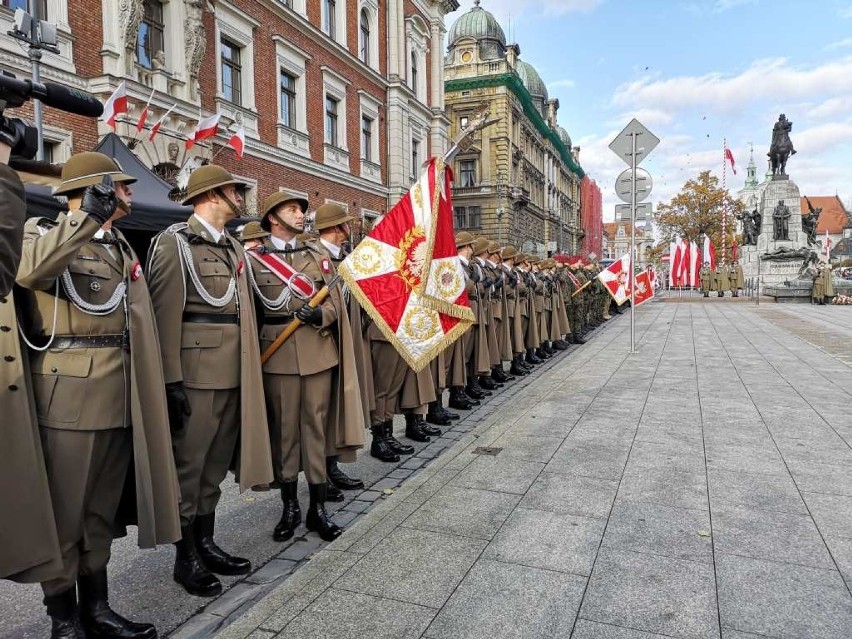 11 listopada w Krakowie: Uroczystości na placu Matejki z wojskową defiladą [ZDJĘCIA]