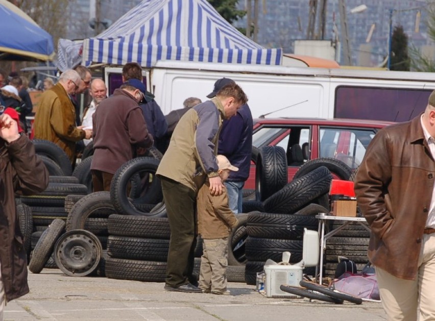 Na tarnowską giełdę przyjeżdżało co niedzielę sporo osób,...