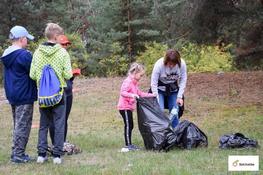 Podczas akcji "Posprzątajmy razem las" dorośli z dziećmi uprzątnęli 350 kilogramów śmieci [ZDJĘCIA] 