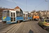 Wrocław: Na Mostach Pomorskich wykoleił się tramwaj linii 15 (ZDJĘCIA)