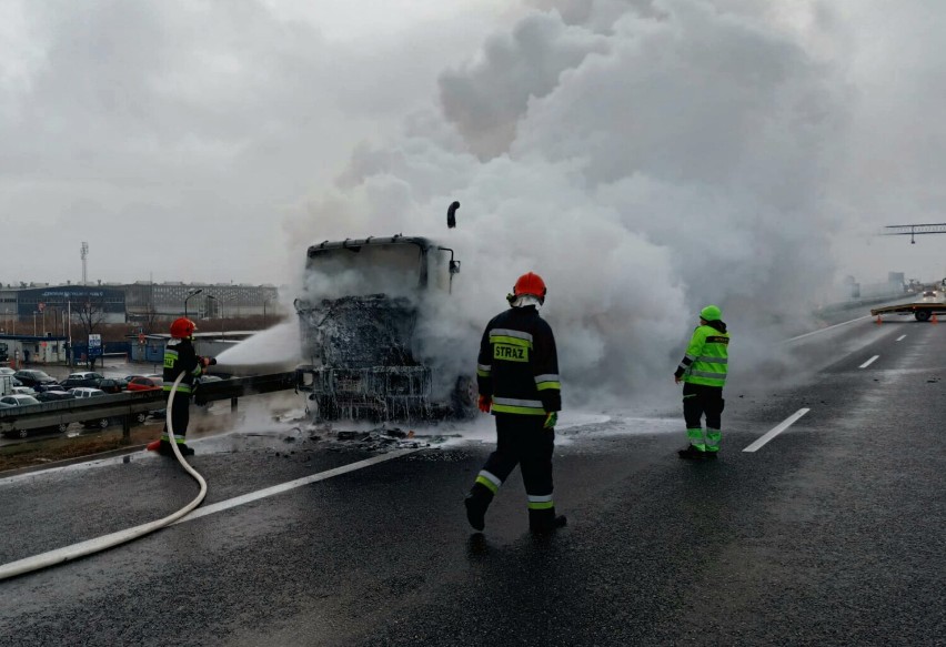 Na Autostradowej Obwodnicy Wrocławia doszło do pożaru...