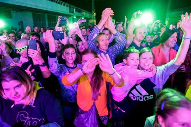 W piątkowy wieczór w Poznaniu wystąpił Sławomir. Gwiazda muzyki nazywanej rock polo przyciągnęła na targi tłumy spragnionej świetnej zabawy. Zobaczcie zdjęcia z koncertu ------->