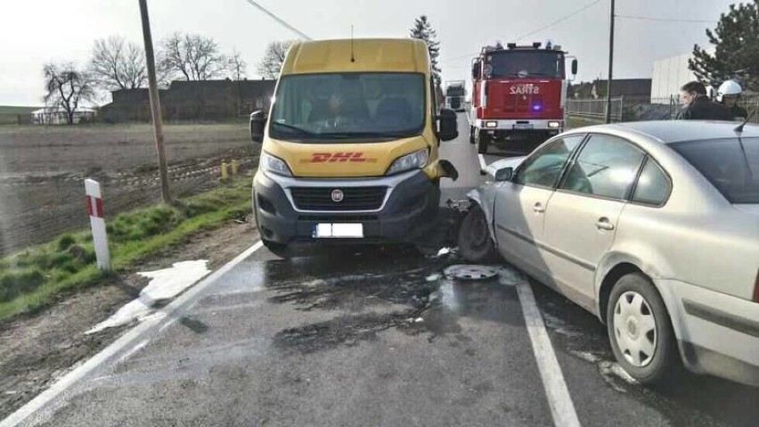 Wypadek w Buszkowie. Ranny odleciał śmigłowcem do szpitala [zdjęcia]