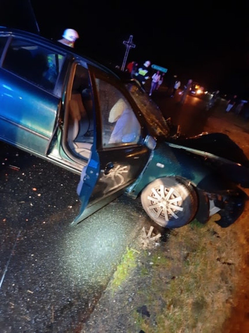 29-letni kierowca mitsubishi uderzył w stojącego seata w...