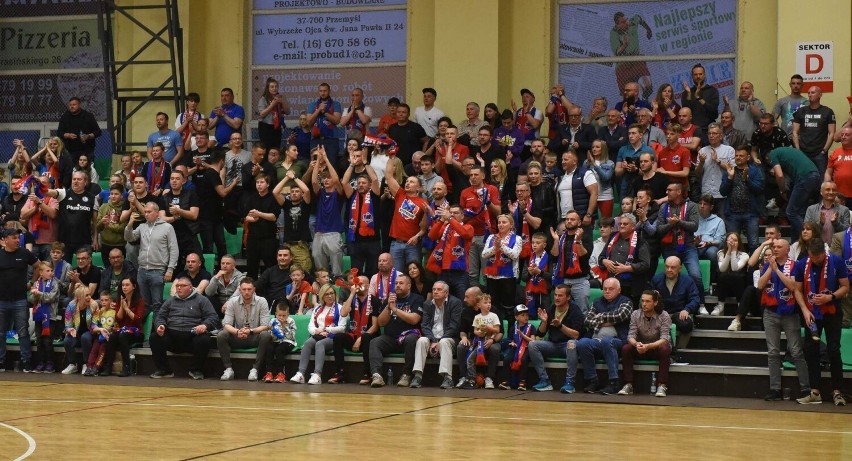 Niedźwiadki Chemart Przemyśl awansowały do 1 ligi koszykarzy! Feta w przemyskiej hali [ZDJĘCIA]