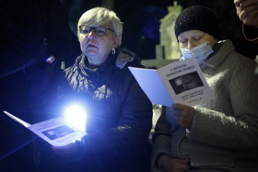 Dzień Zaduszny w Lublinie. Śpiewali o śmierci i przemijaniu. V Zaduszkowe Zgromadzenie Śpiewacze na cmentarzu przy ul. Lipowej