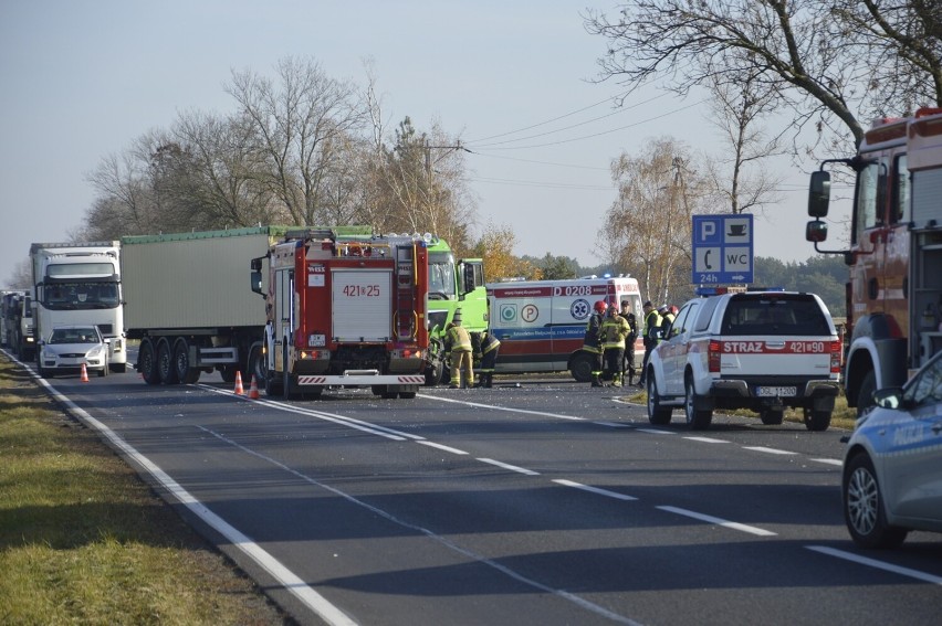 Zderzenie ciężarówki i osobówki