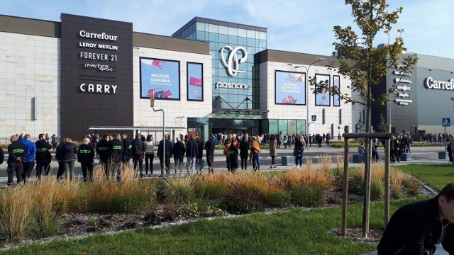 Po godz. 10 w centrum handlowym Posnania rozpoczęła się ewakuacja. Jak tłumaczą pracownicy centrum - są to ćwiczenia.