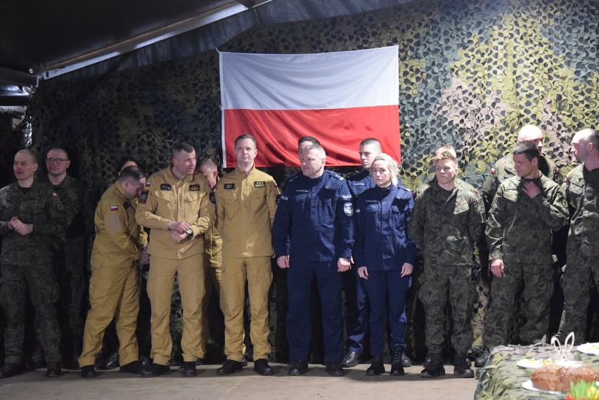 Szef MON odwiedził żołnierzy w Gruszkach