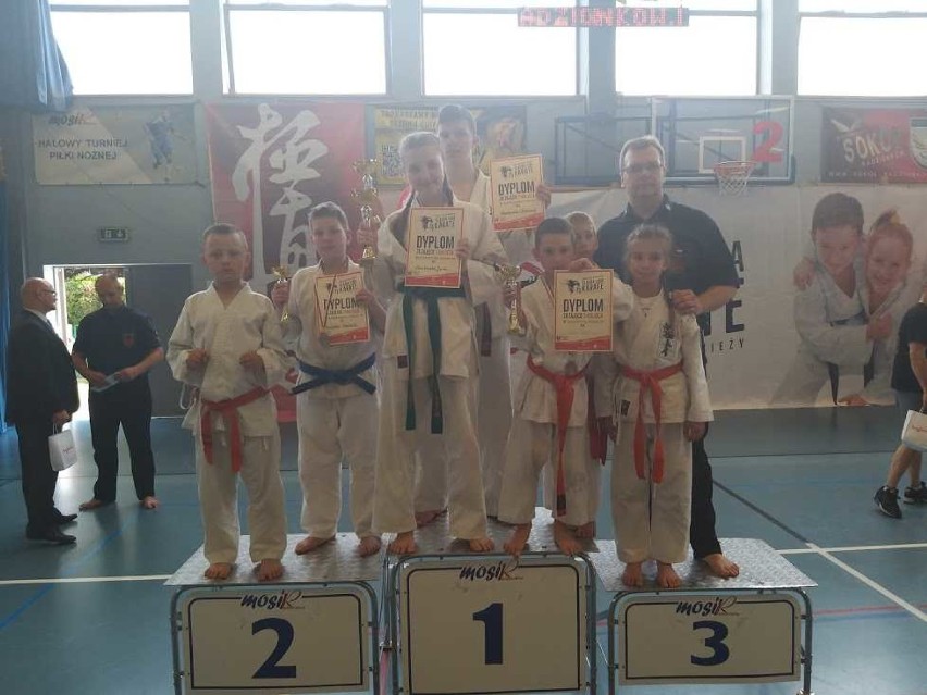 Świetny start i cztery medale karateków z UKKS „OBI” z Wałbrzycha