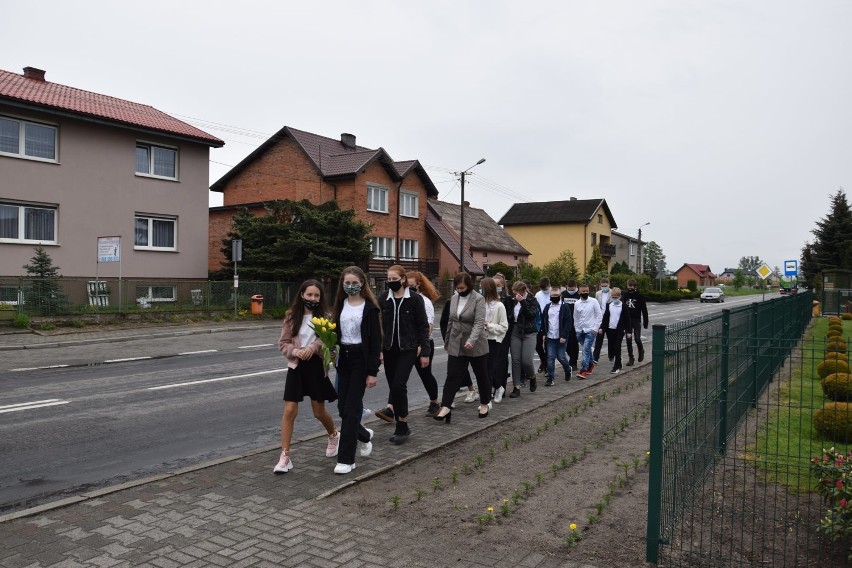 Społeczność szkoły uczciła 101. rocznicę urodzin patrona szkoły