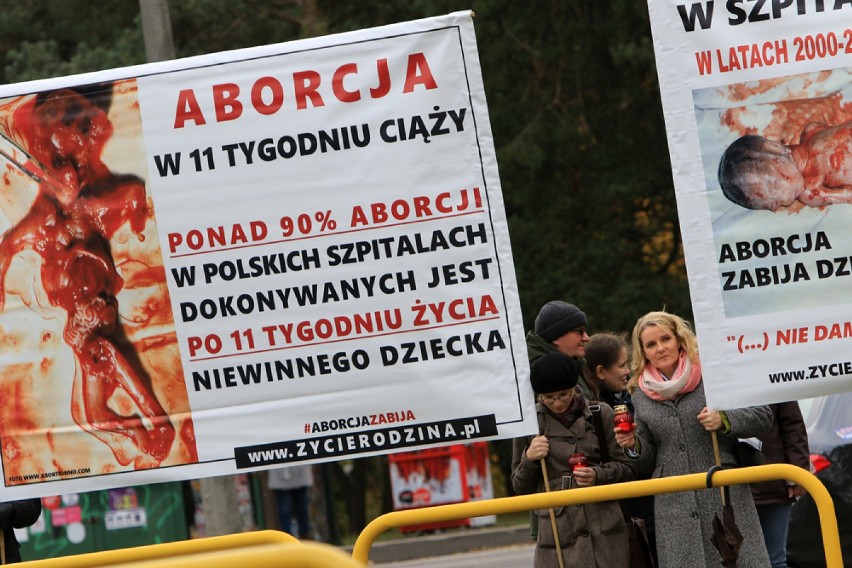 Stop aborcji! Protest przed szpitalem w Toruniu