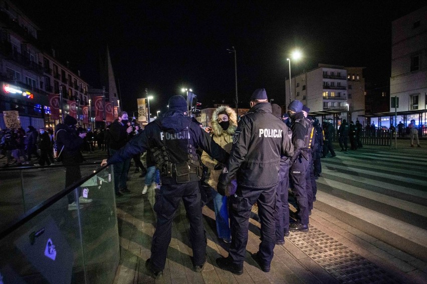 Protest organizowany jest m.in. przez Strajk Kobiet Wrocław...