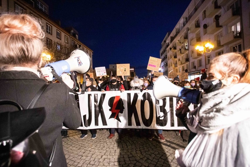Protest organizowany jest m.in. przez Strajk Kobiet Wrocław...