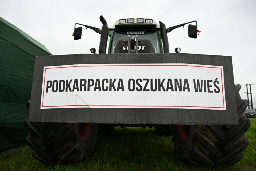 Protest rolników w pobliżu polsko-ukraińskiego przejścia...