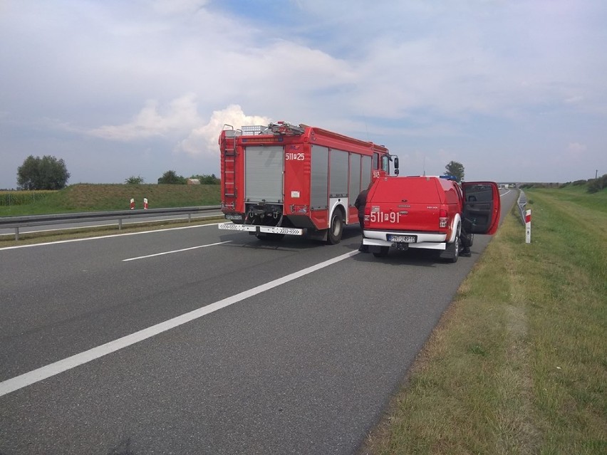 Awaria w naczepie ciężarówki spowodowała trzy pożary na A2