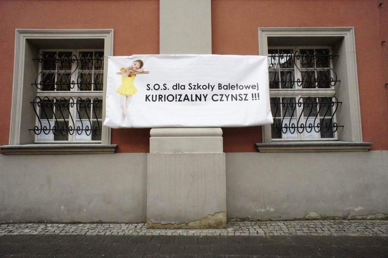 Szkoła Baletowa w Poznaniu protestuje przeciwko żądaniom...
