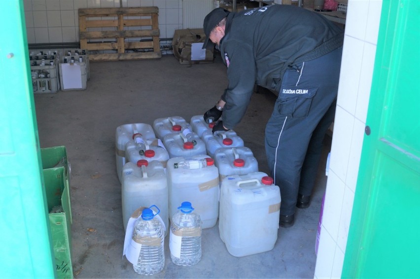 Straż Pożarna w Suwałkach otrzymała 58 litrów alkoholu. Będzie wykorzystany do dezynfekcji