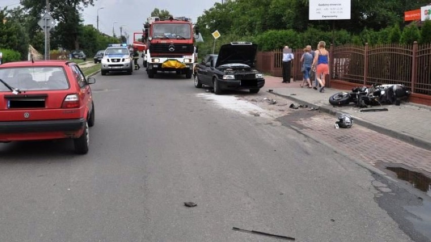 Wypadek na ul. Łomaskiej. Motocyklista w szpitalu