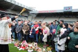 Cracovia. Kibice Cracovii święcili pokarmy wielkanocne na stadionie "Pasów" przy ulicy Kałuży, tradycja wróciła po trzech latach [ZDJĘCIA]
