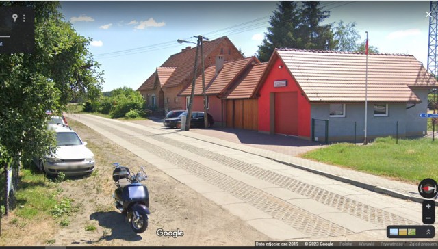 Jak wygląda Zakrzewko w Google Street View?. Zobacz, jak się zmieniła wioska i kogo przyłapały kamery Googla