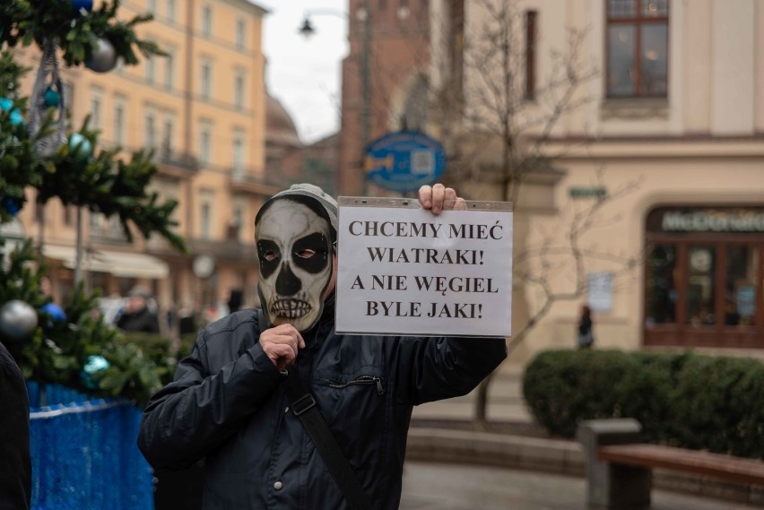 Kraków. Maszerowali ulicami i tak walczą ze smogiem