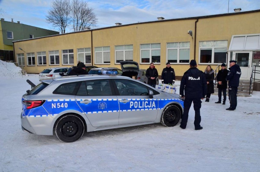 Dzielnicowi z Komendy Powiatowej Policji w Kościerzynie otrzymali nowy radiowóz marki Toyota Corolla ZDJĘCIA