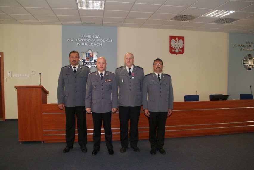 Policjanci dostali medale wyróżnienia