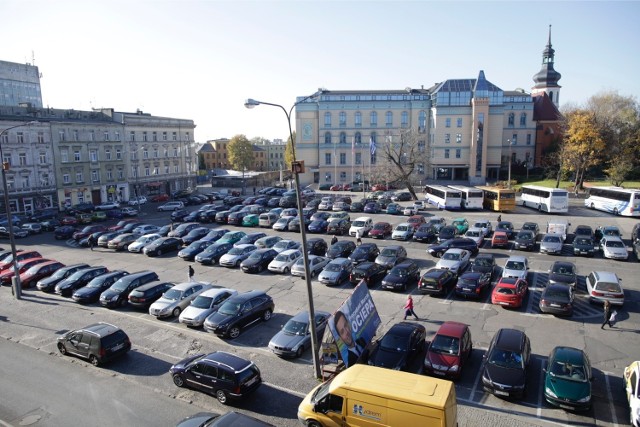 Parking na placu Kopernika w Opolu.