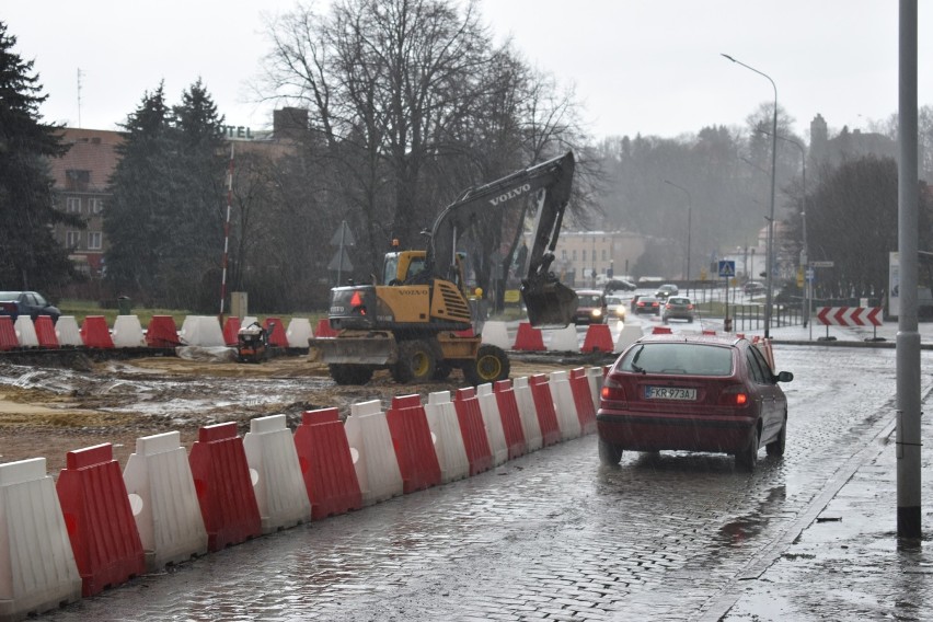 Koparka pracuje na placu Unii Europejskie. Dowiedzieliśmy...