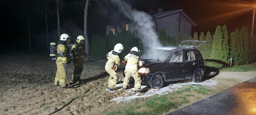 W poniedziałkowy wieczór doszło do pożaru samochodu osobowego w miejscowości Trzebowa