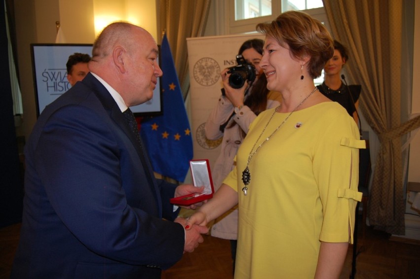 Oleśnica: Dyrektor SP 7 z honorową nagrodą "Świadek Historii" [FOTO]